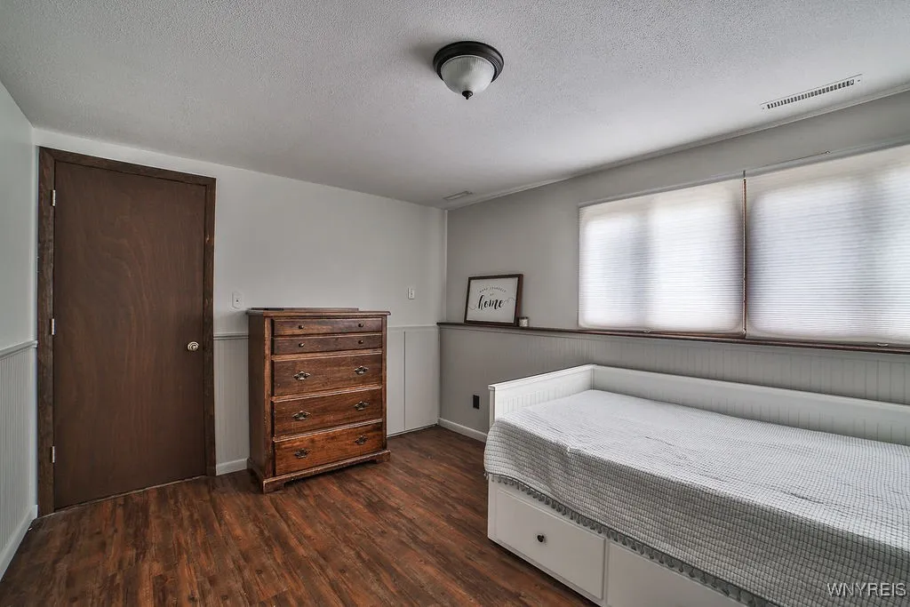 3300 Wildwood Drive, Niagara, New York 14304, Niagara, New York 14304, 3 Bedrooms Bedrooms, 8 Rooms Rooms,1 BathroomBathrooms,Residential,Closed,3300 Wildwood Drive, Niagara, New York 14304,0,B1622281