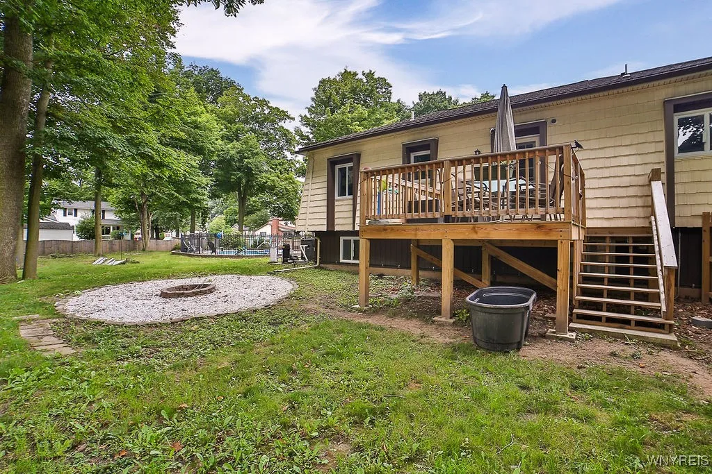 3300 Wildwood Drive, Niagara, New York 14304, Niagara, New York 14304, 3 Bedrooms Bedrooms, 8 Rooms Rooms,1 BathroomBathrooms,Residential,Closed,3300 Wildwood Drive, Niagara, New York 14304,0,B1622281