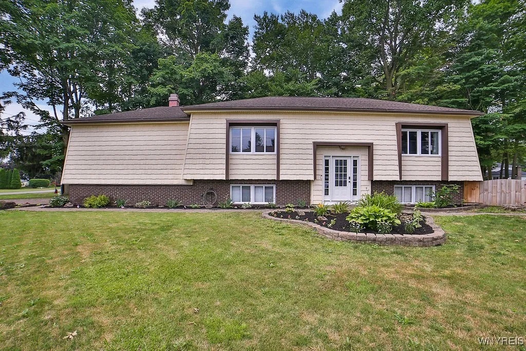 3300 Wildwood Drive, Niagara, New York 14304, Niagara, New York 14304, 3 Bedrooms Bedrooms, 8 Rooms Rooms,1 BathroomBathrooms,Residential,Closed,3300 Wildwood Drive, Niagara, New York 14304,0,B1622281