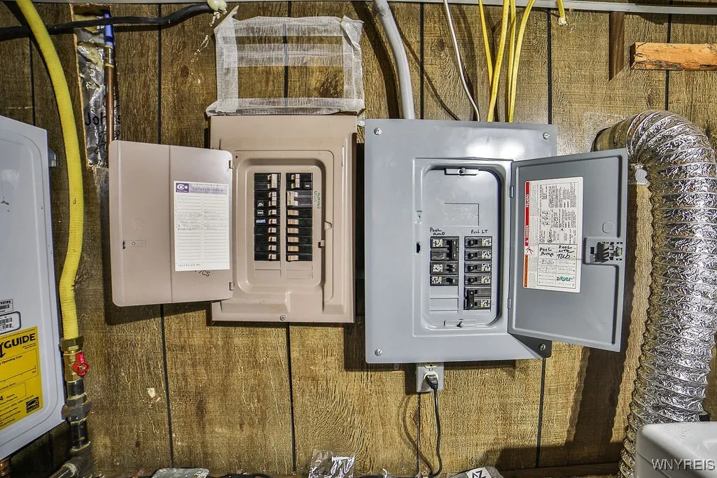 3300 Wildwood Drive, Niagara, New York 14304, Niagara, New York 14304, 3 Bedrooms Bedrooms, 8 Rooms Rooms,1 BathroomBathrooms,Residential,Closed,3300 Wildwood Drive, Niagara, New York 14304,0,B1622281