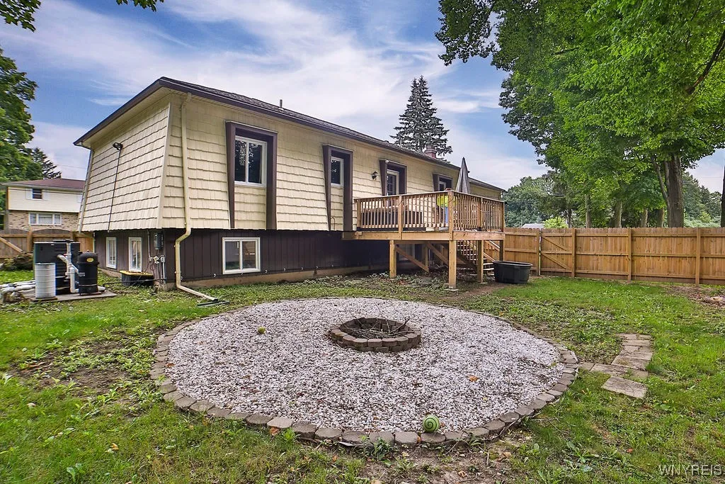 3300 Wildwood Drive, Niagara, New York 14304, Niagara, New York 14304, 3 Bedrooms Bedrooms, 8 Rooms Rooms,1 BathroomBathrooms,Residential,Closed,3300 Wildwood Drive, Niagara, New York 14304,0,B1622281