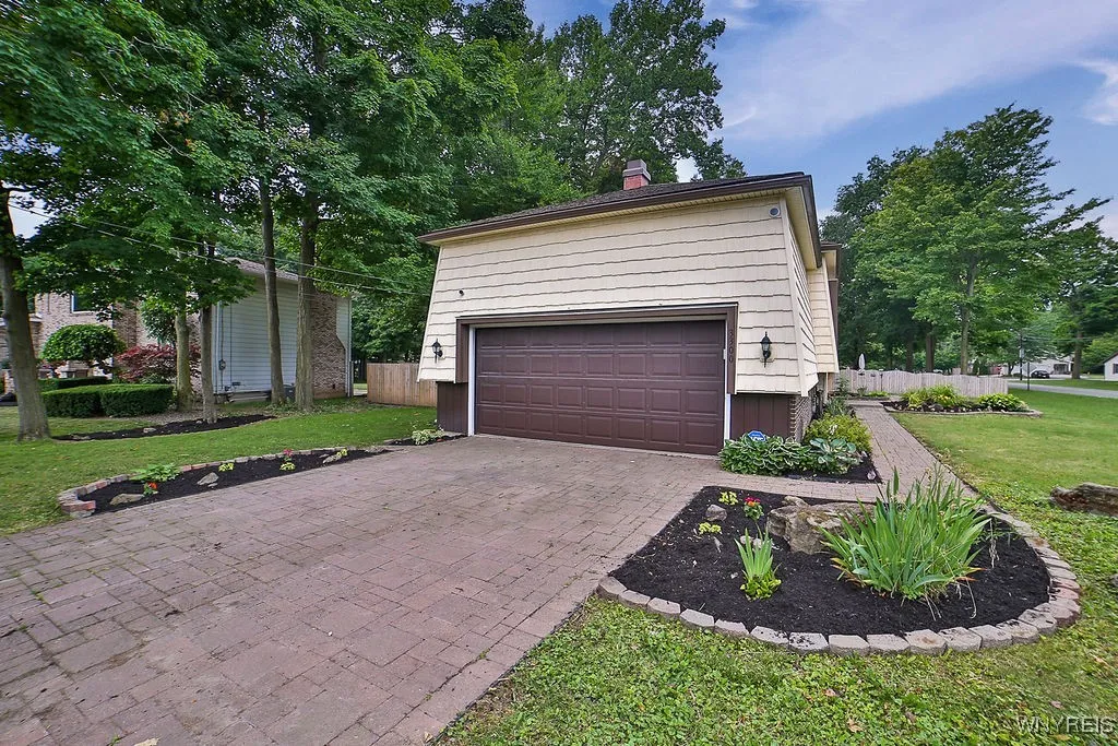 3300 Wildwood Drive, Niagara, New York 14304, Niagara, New York 14304, 3 Bedrooms Bedrooms, 8 Rooms Rooms,1 BathroomBathrooms,Residential,Closed,3300 Wildwood Drive, Niagara, New York 14304,0,B1622281