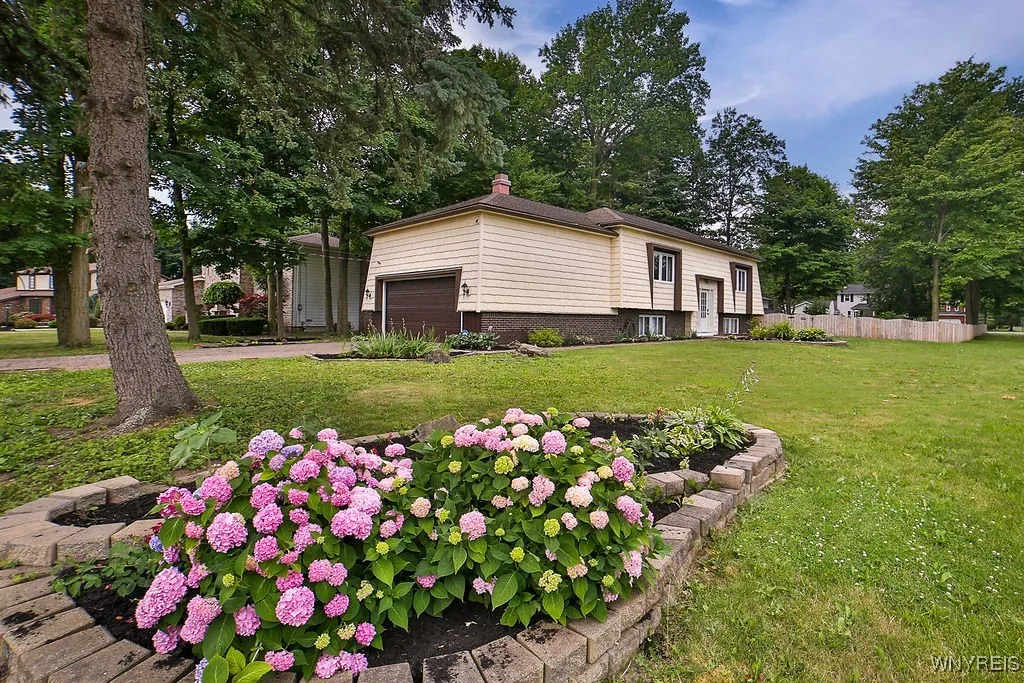 3300 Wildwood Drive, Niagara, New York 14304, Niagara, New York 14304, 3 Bedrooms Bedrooms, 8 Rooms Rooms,1 BathroomBathrooms,Residential,Closed,3300 Wildwood Drive, Niagara, New York 14304,0,B1622281