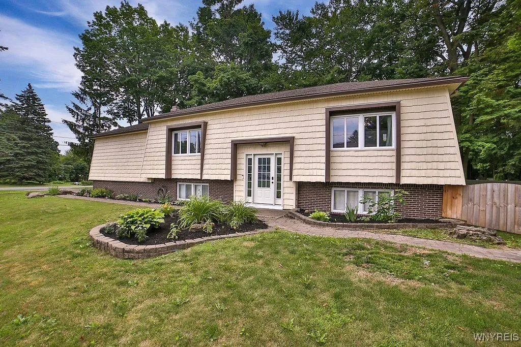 3300 Wildwood Drive, Niagara, New York 14304, Niagara, New York 14304, 3 Bedrooms Bedrooms, 8 Rooms Rooms,1 BathroomBathrooms,Residential,Closed,3300 Wildwood Drive, Niagara, New York 14304,0,B1622281