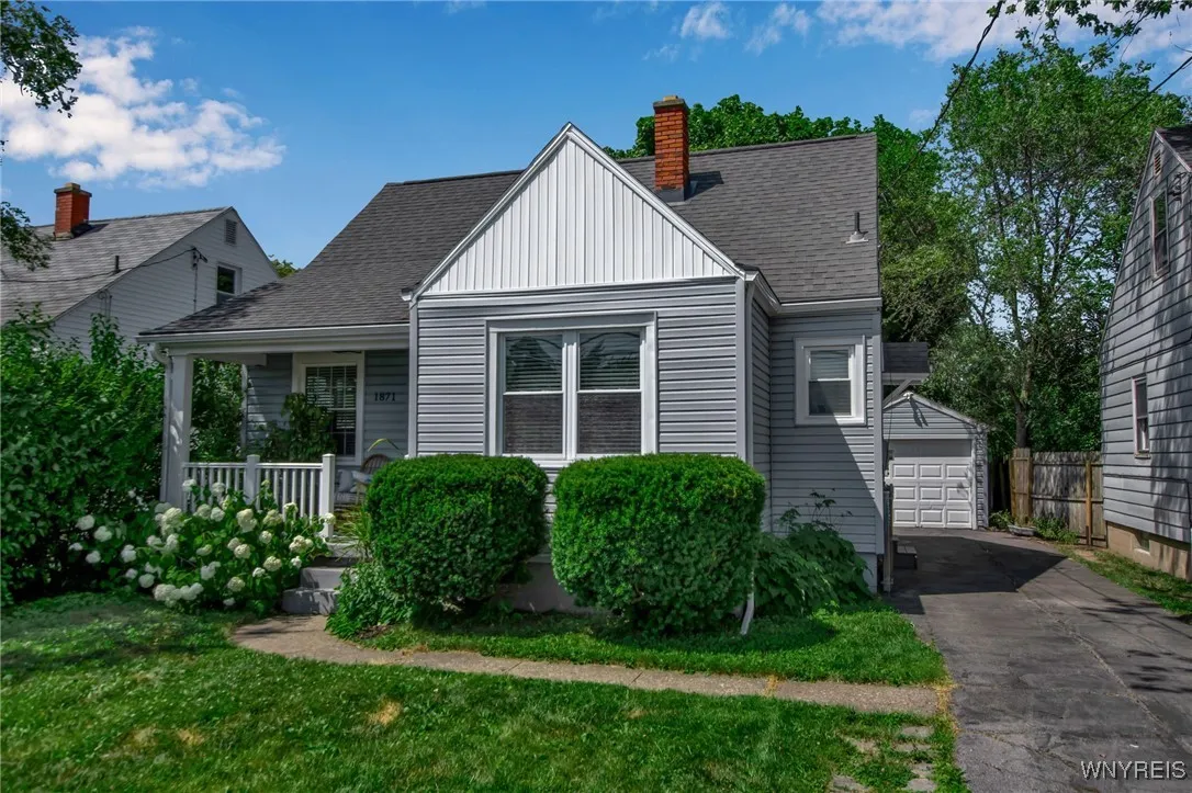 1871 Eggert Road, Amherst, New York 14226, Amherst, New York 14226, 3 Bedrooms Bedrooms, 6 Rooms Rooms,1 BathroomBathrooms,Residential,For Sale,1871 Eggert Road, Amherst, New York 14226,B1621523