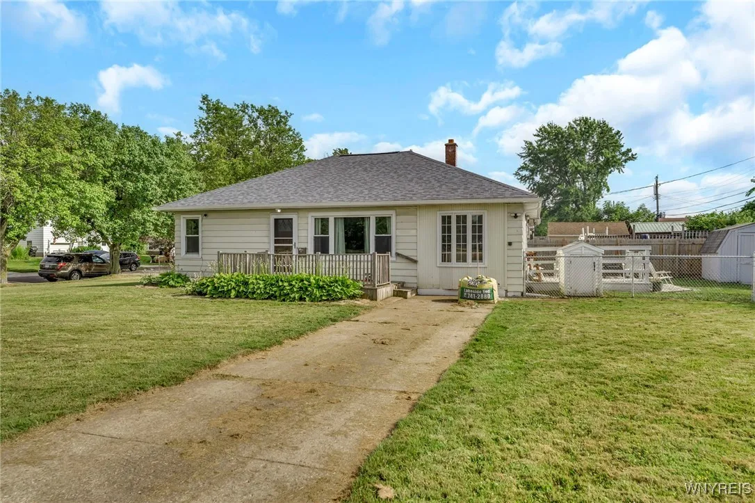302 Midland Avenue, Tonawanda, New York 14223, Tonawanda, New York 14223, 3 Bedrooms Bedrooms, 5 Rooms Rooms,1 BathroomBathrooms,Residential,For Sale,302 Midland Avenue, Tonawanda, New York 14223,B1622288