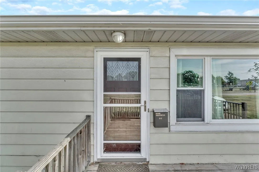 302 Midland Avenue, Tonawanda, New York 14223, Tonawanda, New York 14223, 3 Bedrooms Bedrooms, 5 Rooms Rooms,1 BathroomBathrooms,Residential,For Sale,302 Midland Avenue, Tonawanda, New York 14223,B1622288