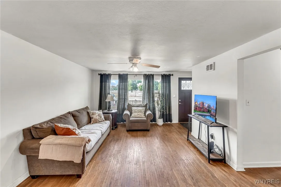302 Midland Avenue, Tonawanda, New York 14223, Tonawanda, New York 14223, 3 Bedrooms Bedrooms, 5 Rooms Rooms,1 BathroomBathrooms,Residential,For Sale,302 Midland Avenue, Tonawanda, New York 14223,B1622288