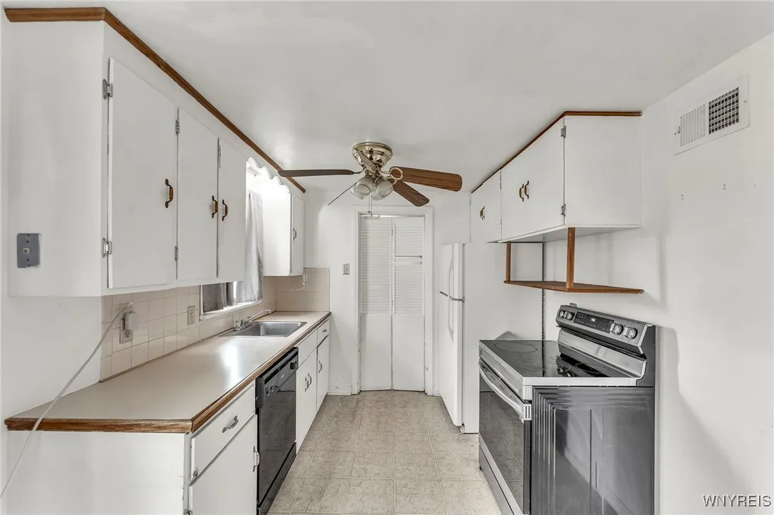 302 Midland Avenue, Tonawanda, New York 14223, Tonawanda, New York 14223, 3 Bedrooms Bedrooms, 5 Rooms Rooms,1 BathroomBathrooms,Residential,For Sale,302 Midland Avenue, Tonawanda, New York 14223,B1622288