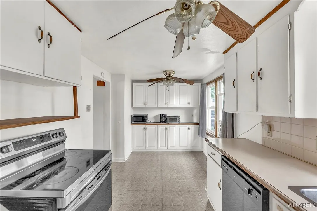 302 Midland Avenue, Tonawanda, New York 14223, Tonawanda, New York 14223, 3 Bedrooms Bedrooms, 5 Rooms Rooms,1 BathroomBathrooms,Residential,For Sale,302 Midland Avenue, Tonawanda, New York 14223,B1622288