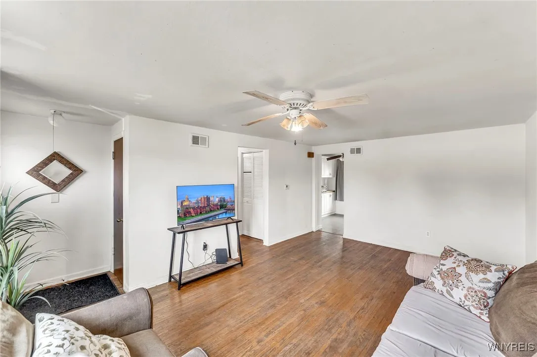 302 Midland Avenue, Tonawanda, New York 14223, Tonawanda, New York 14223, 3 Bedrooms Bedrooms, 5 Rooms Rooms,1 BathroomBathrooms,Residential,For Sale,302 Midland Avenue, Tonawanda, New York 14223,B1622288