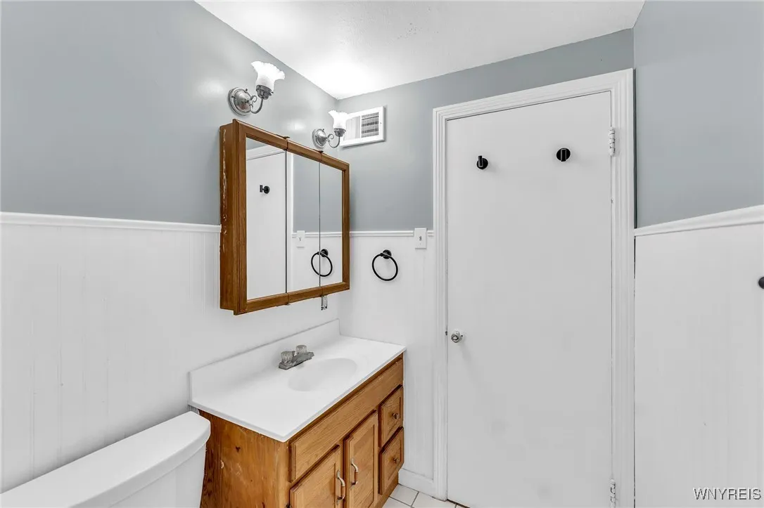 302 Midland Avenue, Tonawanda, New York 14223, Tonawanda, New York 14223, 3 Bedrooms Bedrooms, 5 Rooms Rooms,1 BathroomBathrooms,Residential,For Sale,302 Midland Avenue, Tonawanda, New York 14223,B1622288