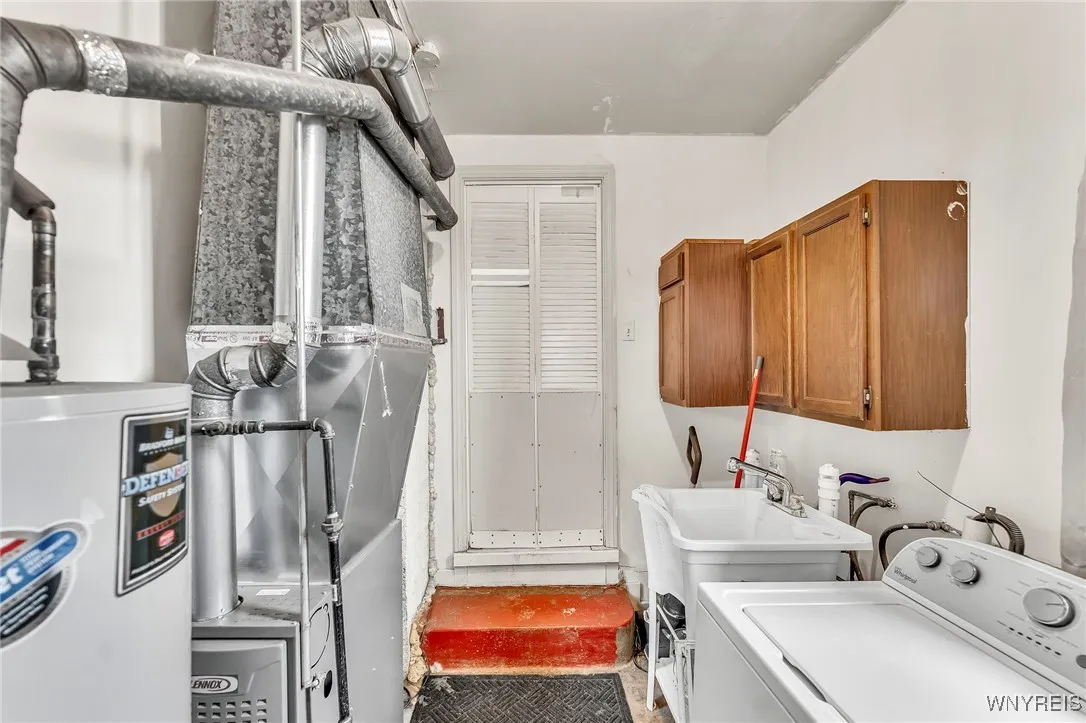 302 Midland Avenue, Tonawanda, New York 14223, Tonawanda, New York 14223, 3 Bedrooms Bedrooms, 5 Rooms Rooms,1 BathroomBathrooms,Residential,For Sale,302 Midland Avenue, Tonawanda, New York 14223,B1622288