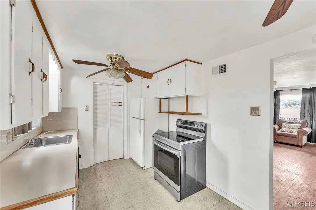 302 Midland Avenue, Tonawanda, New York 14223, Tonawanda, New York 14223, 3 Bedrooms Bedrooms, 5 Rooms Rooms,1 BathroomBathrooms,Residential,For Sale,302 Midland Avenue, Tonawanda, New York 14223,B1622288