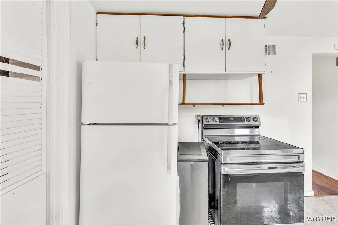 302 Midland Avenue, Tonawanda, New York 14223, Tonawanda, New York 14223, 3 Bedrooms Bedrooms, 5 Rooms Rooms,1 BathroomBathrooms,Residential,For Sale,302 Midland Avenue, Tonawanda, New York 14223,B1622288