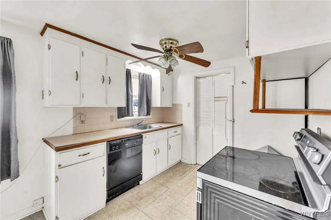 302 Midland Avenue, Tonawanda, New York 14223, Tonawanda, New York 14223, 3 Bedrooms Bedrooms, 5 Rooms Rooms,1 BathroomBathrooms,Residential,For Sale,302 Midland Avenue, Tonawanda, New York 14223,B1622288