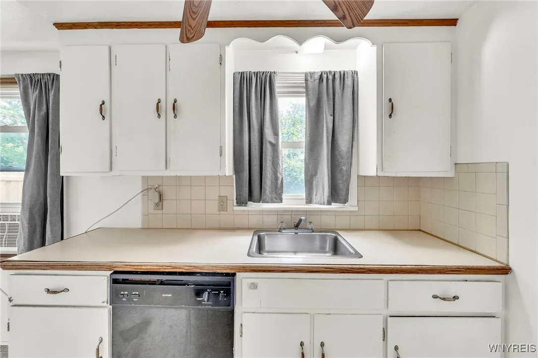 302 Midland Avenue, Tonawanda, New York 14223, Tonawanda, New York 14223, 3 Bedrooms Bedrooms, 5 Rooms Rooms,1 BathroomBathrooms,Residential,For Sale,302 Midland Avenue, Tonawanda, New York 14223,B1622288