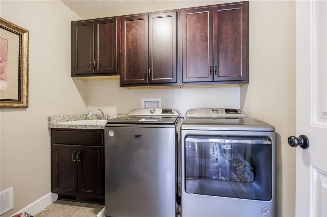 48 Nature View, Pittsford, New York 14534, Pittsford, New York 14534, 5 Bedrooms Bedrooms, 10 Rooms Rooms,3 BathroomsBathrooms,Residential,For Sale,48 Nature View, Pittsford, New York 14534,R1621225
