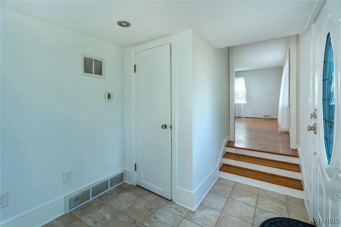 165 Kelvin Drive, Tonawanda, New York 14223, Tonawanda, New York 14223, 3 Bedrooms Bedrooms, 8 Rooms Rooms,1 BathroomBathrooms,Residential,For Sale,165 Kelvin Drive, Tonawanda, New York 14223,B1622266