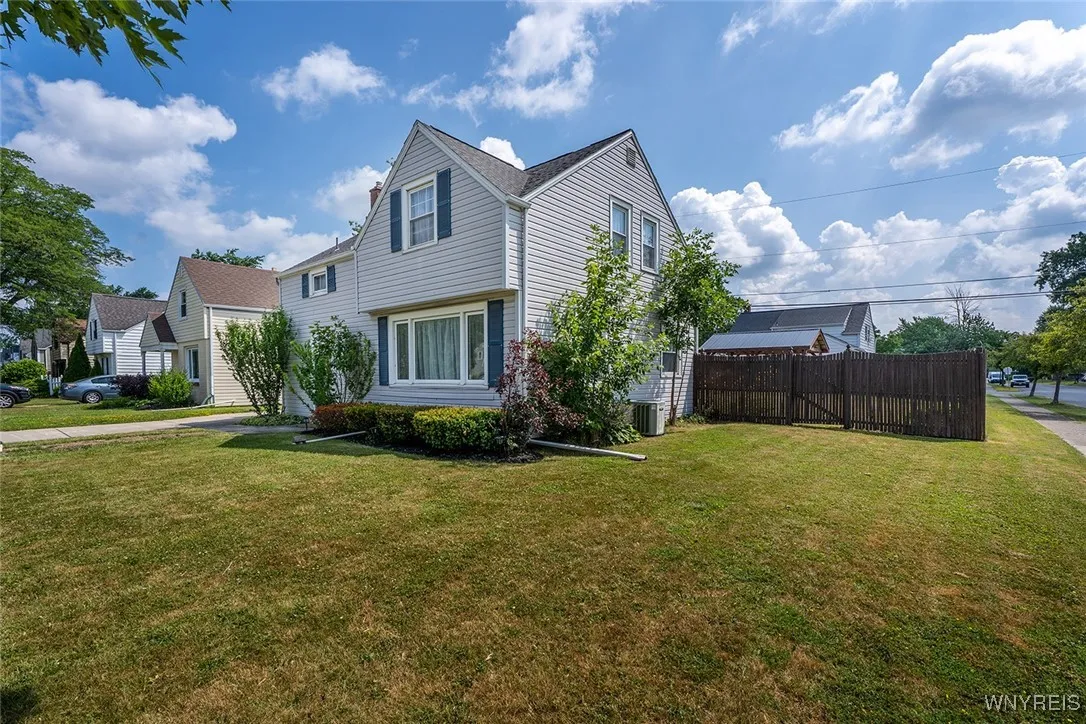 165 Kelvin Drive, Tonawanda, New York 14223, Tonawanda, New York 14223, 3 Bedrooms Bedrooms, 8 Rooms Rooms,1 BathroomBathrooms,Residential,For Sale,165 Kelvin Drive, Tonawanda, New York 14223,B1622266