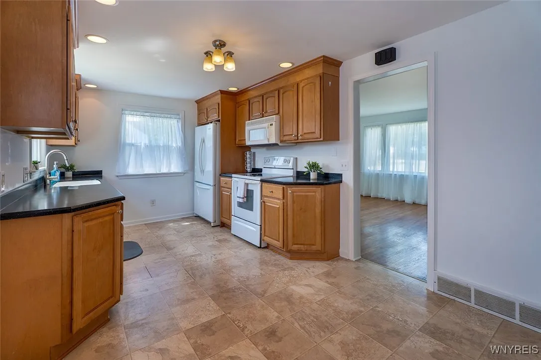 165 Kelvin Drive, Tonawanda, New York 14223, Tonawanda, New York 14223, 3 Bedrooms Bedrooms, 8 Rooms Rooms,1 BathroomBathrooms,Residential,For Sale,165 Kelvin Drive, Tonawanda, New York 14223,B1622266