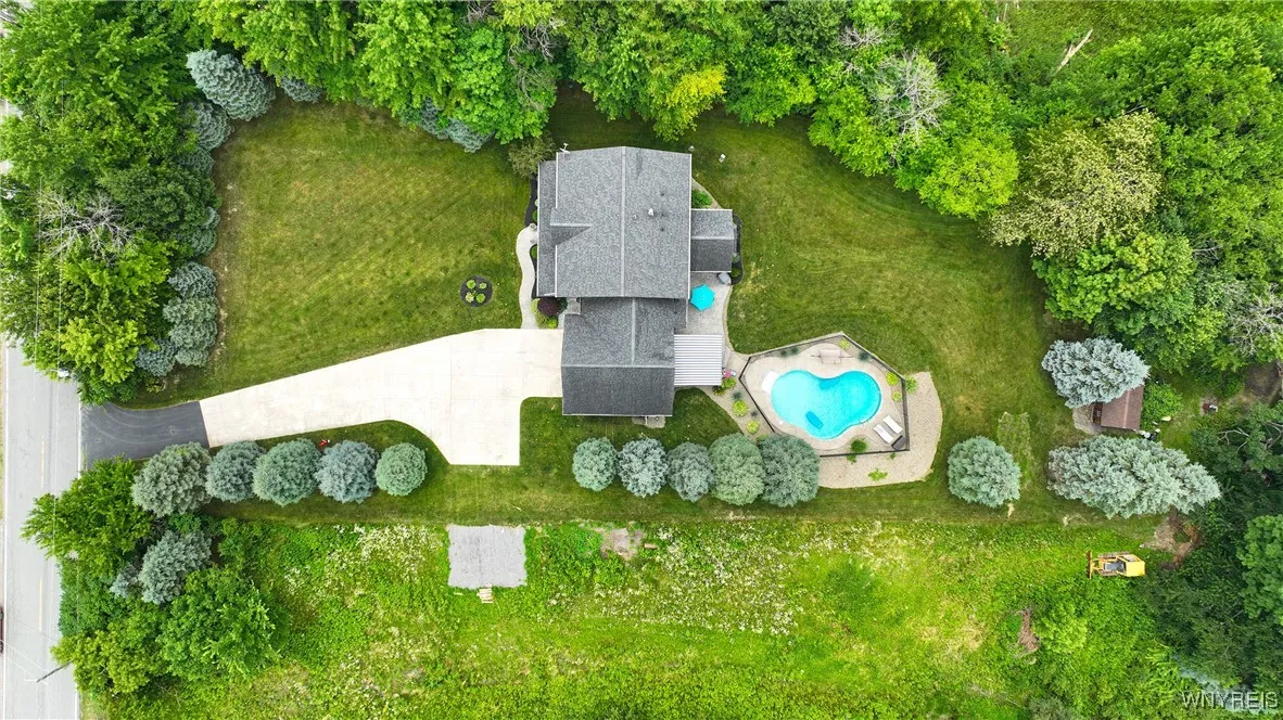 13573 Schang Road, Wales, New York 14052, Wales, New York 14052, 4 Bedrooms Bedrooms, 9 Rooms Rooms,3 BathroomsBathrooms,Residential,For Sale,13573 Schang Road, Wales, New York 14052,B1621647