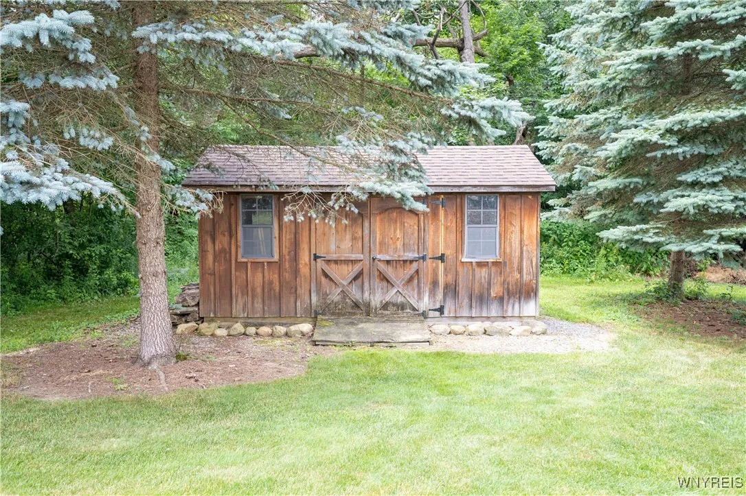 13573 Schang Road, Wales, New York 14052, Wales, New York 14052, 4 Bedrooms Bedrooms, 9 Rooms Rooms,3 BathroomsBathrooms,Residential,For Sale,13573 Schang Road, Wales, New York 14052,B1621647