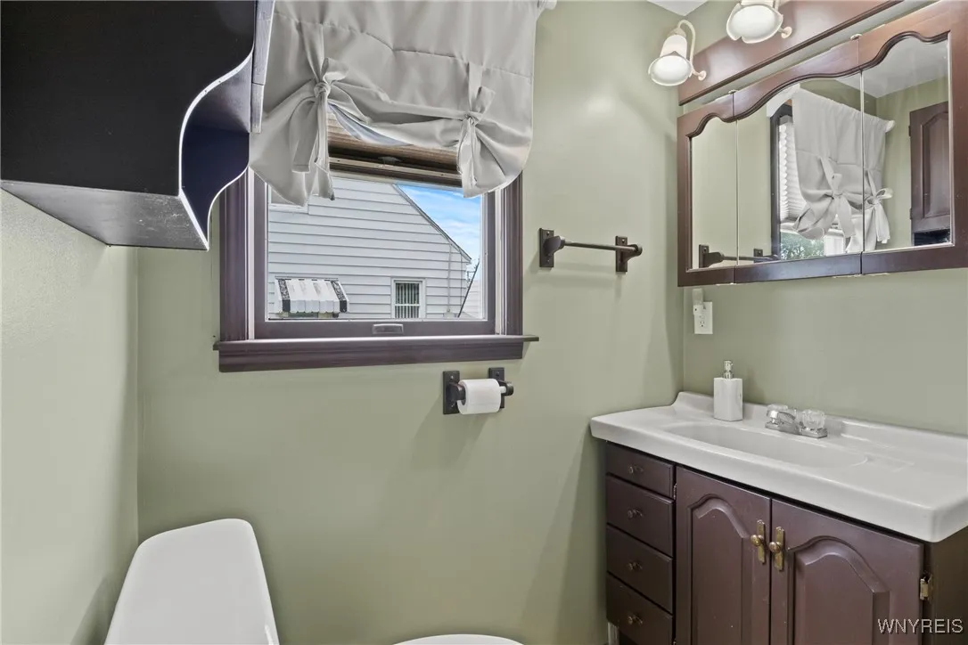 982 Pioneer Drive, North Tonawanda, New York 14120, North Tonawanda, New York 14120, 4 Bedrooms Bedrooms, 7 Rooms Rooms,1 BathroomBathrooms,Residential,For Sale,982 Pioneer Drive, North Tonawanda, New York 14120,B1621180