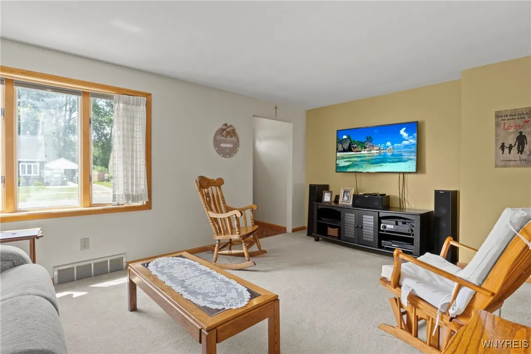 982 Pioneer Drive, North Tonawanda, New York 14120, North Tonawanda, New York 14120, 4 Bedrooms Bedrooms, 7 Rooms Rooms,1 BathroomBathrooms,Residential,For Sale,982 Pioneer Drive, North Tonawanda, New York 14120,B1621180