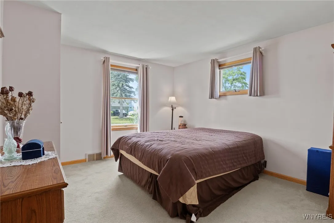 982 Pioneer Drive, North Tonawanda, New York 14120, North Tonawanda, New York 14120, 4 Bedrooms Bedrooms, 7 Rooms Rooms,1 BathroomBathrooms,Residential,For Sale,982 Pioneer Drive, North Tonawanda, New York 14120,B1621180