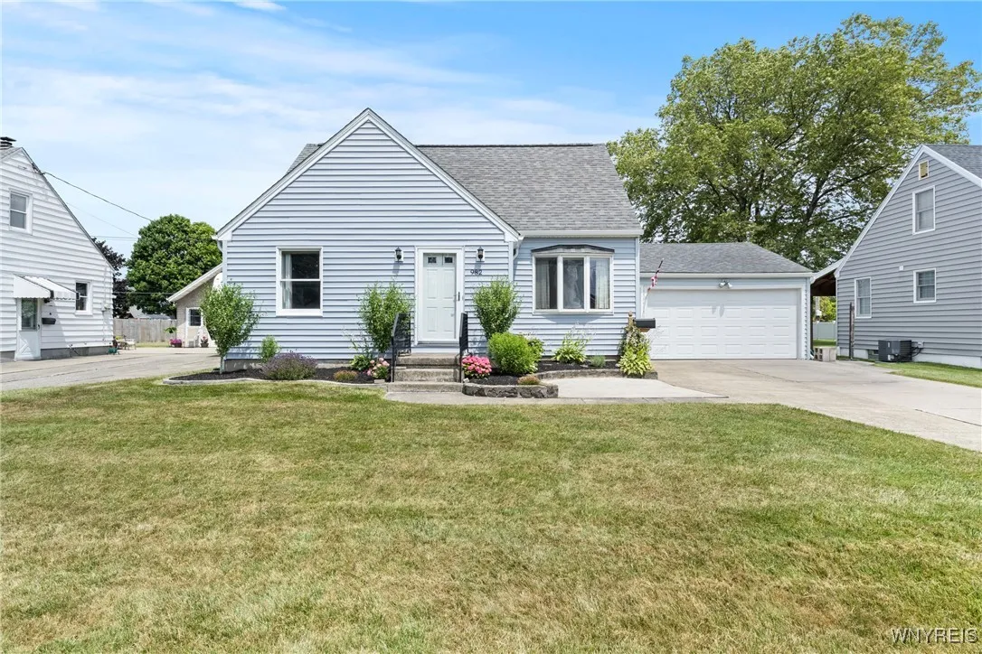 982 Pioneer Drive, North Tonawanda, New York 14120, North Tonawanda, New York 14120, 4 Bedrooms Bedrooms, 7 Rooms Rooms,1 BathroomBathrooms,Residential,For Sale,982 Pioneer Drive, North Tonawanda, New York 14120,B1621180