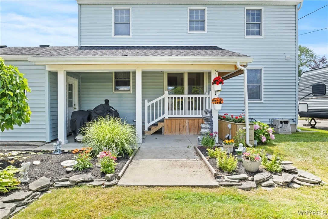 982 Pioneer Drive, North Tonawanda, New York 14120, North Tonawanda, New York 14120, 4 Bedrooms Bedrooms, 7 Rooms Rooms,1 BathroomBathrooms,Residential,For Sale,982 Pioneer Drive, North Tonawanda, New York 14120,B1621180