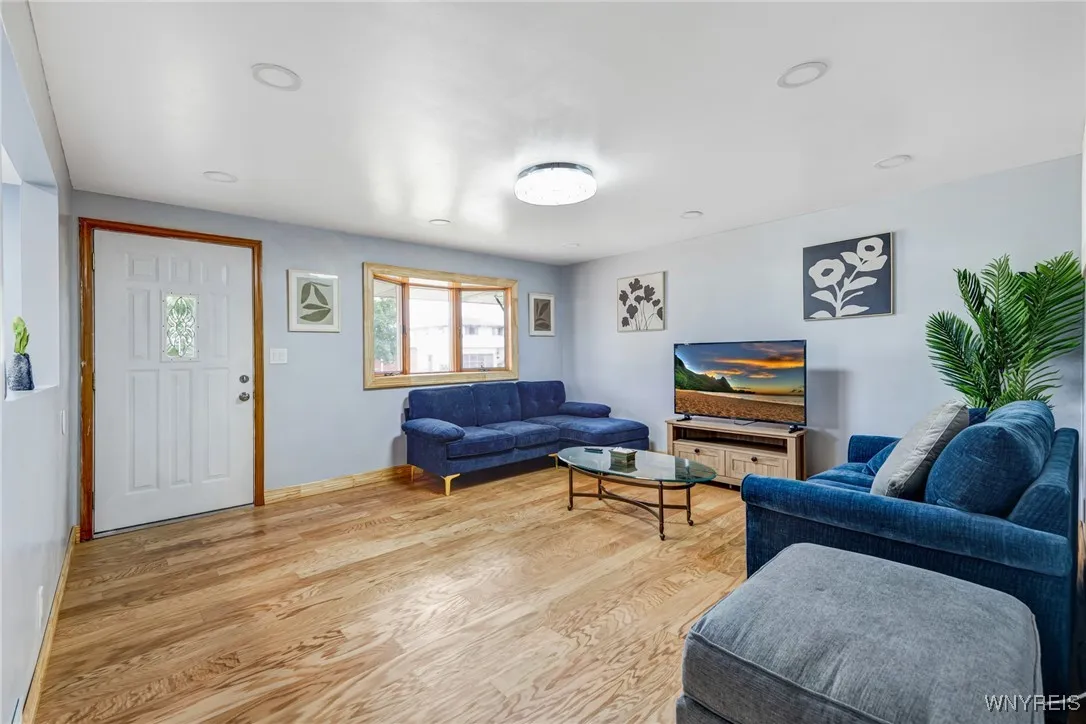 41 Dennis Lane, Cheektowaga, New York 14227, Cheektowaga, New York 14227, 3 Bedrooms Bedrooms, 6 Rooms Rooms,1 BathroomBathrooms,Residential,For Sale,41 Dennis Lane, Cheektowaga, New York 14227,B1622139