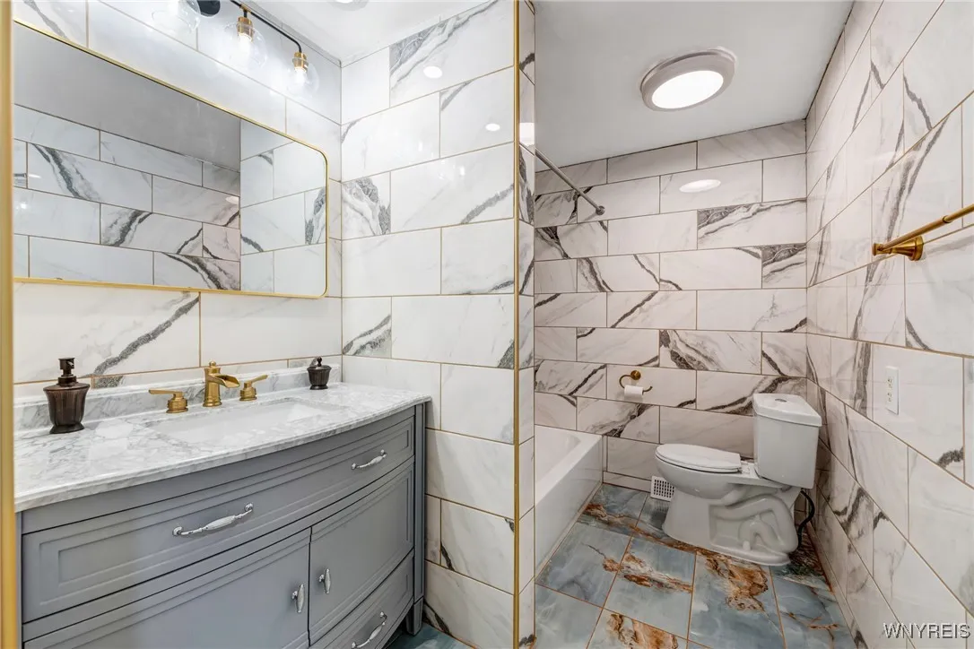 41 Dennis Lane, Cheektowaga, New York 14227, Cheektowaga, New York 14227, 3 Bedrooms Bedrooms, 6 Rooms Rooms,1 BathroomBathrooms,Residential,For Sale,41 Dennis Lane, Cheektowaga, New York 14227,B1622139