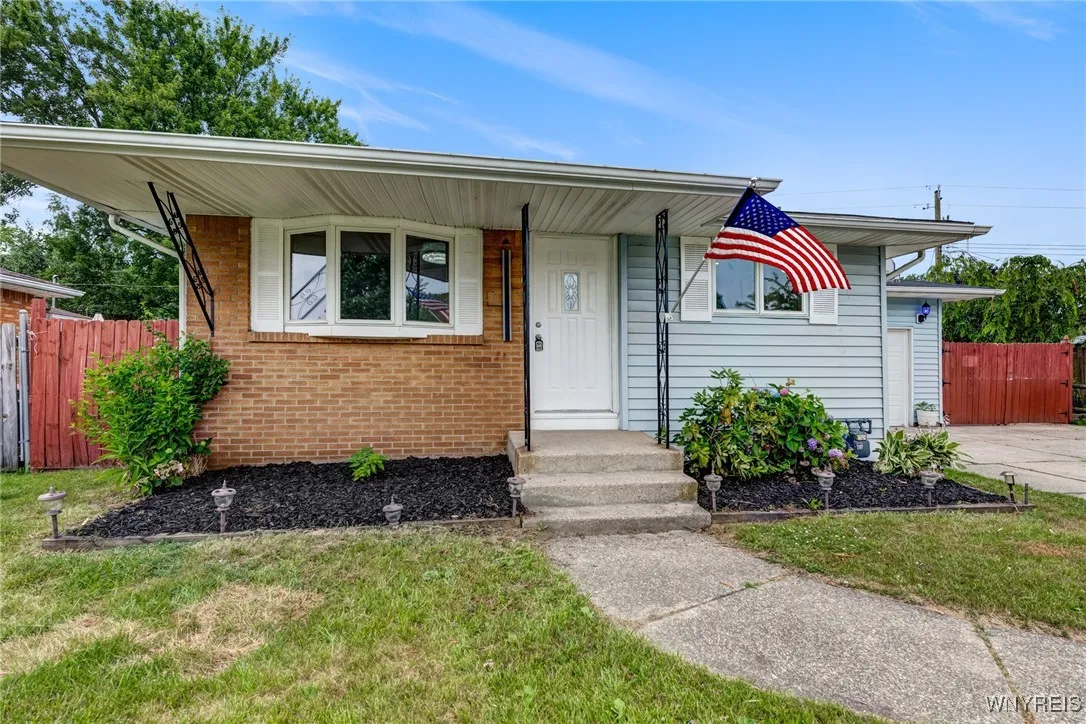 41 Dennis Lane, Cheektowaga, New York 14227, Cheektowaga, New York 14227, 3 Bedrooms Bedrooms, 6 Rooms Rooms,1 BathroomBathrooms,Residential,For Sale,41 Dennis Lane, Cheektowaga, New York 14227,B1622139