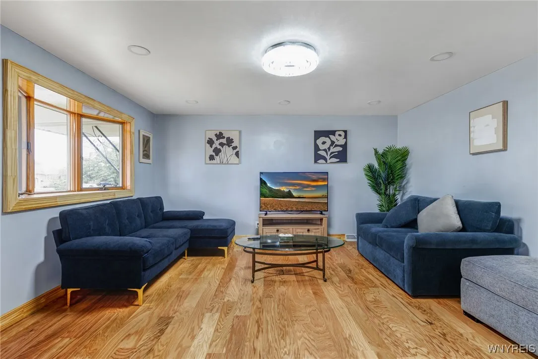 41 Dennis Lane, Cheektowaga, New York 14227, Cheektowaga, New York 14227, 3 Bedrooms Bedrooms, 6 Rooms Rooms,1 BathroomBathrooms,Residential,For Sale,41 Dennis Lane, Cheektowaga, New York 14227,B1622139