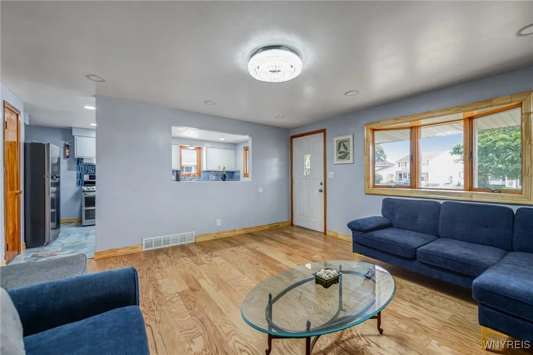 41 Dennis Lane, Cheektowaga, New York 14227, Cheektowaga, New York 14227, 3 Bedrooms Bedrooms, 6 Rooms Rooms,1 BathroomBathrooms,Residential,For Sale,41 Dennis Lane, Cheektowaga, New York 14227,B1622139