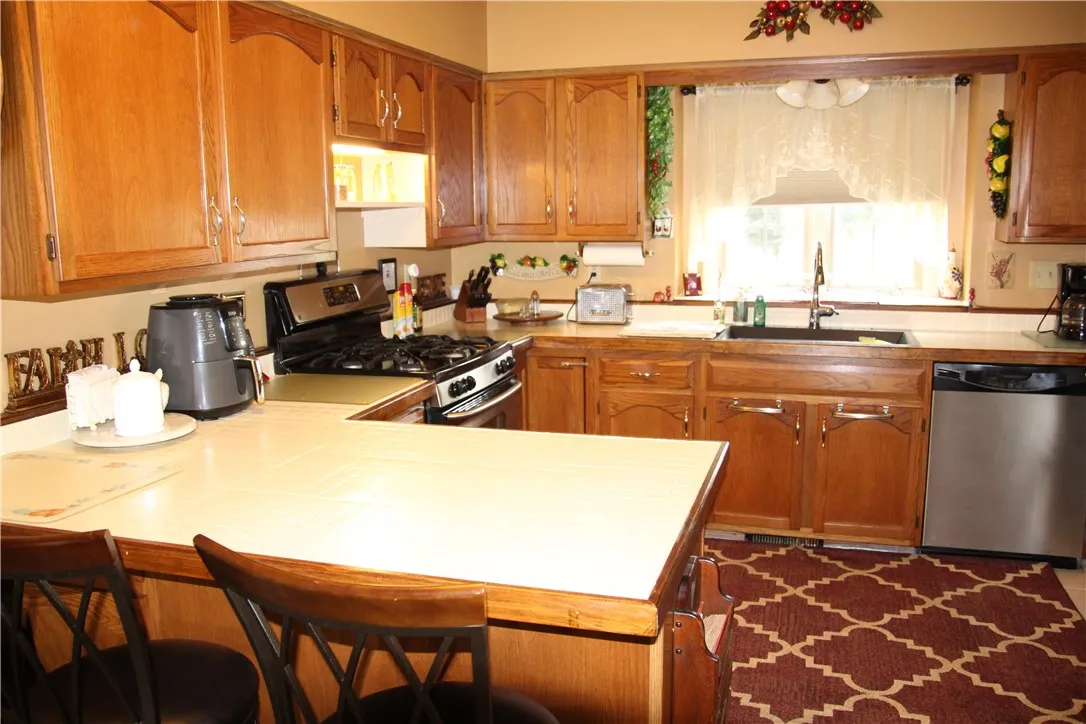 24 Spring Flower Drive, Chili, New York 14514, Chili, New York 14514, 3 Bedrooms Bedrooms, 5 Rooms Rooms,2 BathroomsBathrooms,Residential,For Sale,24 Spring Flower Drive, Chili, New York 14514,R1622259