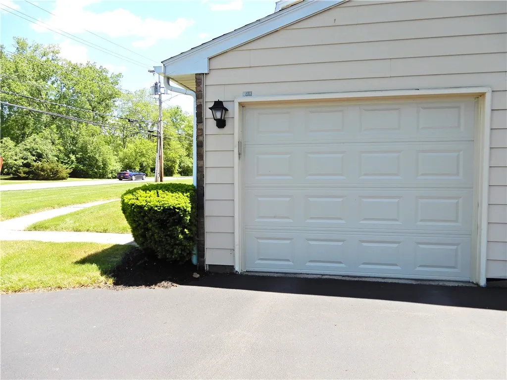 597 French Road, Brighton, New York 14618, Brighton, New York 14618, 2 Bedrooms Bedrooms, 6 Rooms Rooms,1 BathroomBathrooms,Residential Lease,For Rent,597 French Road, Brighton, New York 14618,R1620708