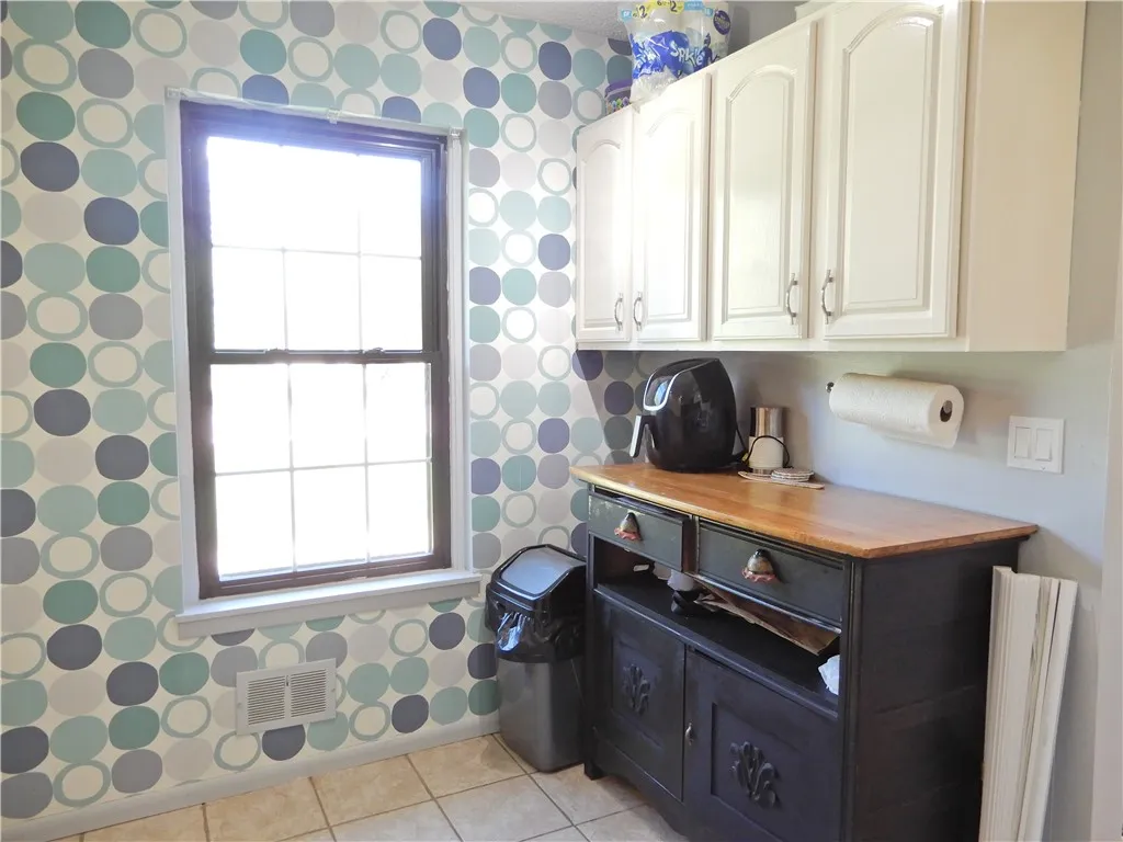 597 French Road, Brighton, New York 14618, Brighton, New York 14618, 2 Bedrooms Bedrooms, 6 Rooms Rooms,1 BathroomBathrooms,Residential Lease,For Rent,597 French Road, Brighton, New York 14618,R1620708