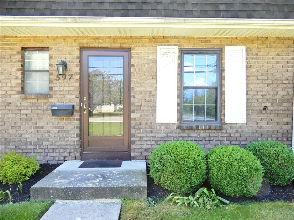 597 French Road, Brighton, New York 14618, Brighton, New York 14618, 2 Bedrooms Bedrooms, 6 Rooms Rooms,1 BathroomBathrooms,Residential Lease,For Rent,597 French Road, Brighton, New York 14618,R1620708