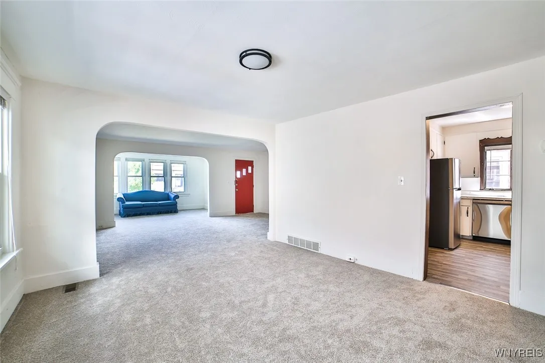 24 North Park Avenue 1, Buffalo, New York 14216, Buffalo, New York 14216, 3 Bedrooms Bedrooms, 6 Rooms Rooms,1 BathroomBathrooms,Residential Lease,For Rent,24 North Park Avenue 1, Buffalo, New York 14216,B1619562