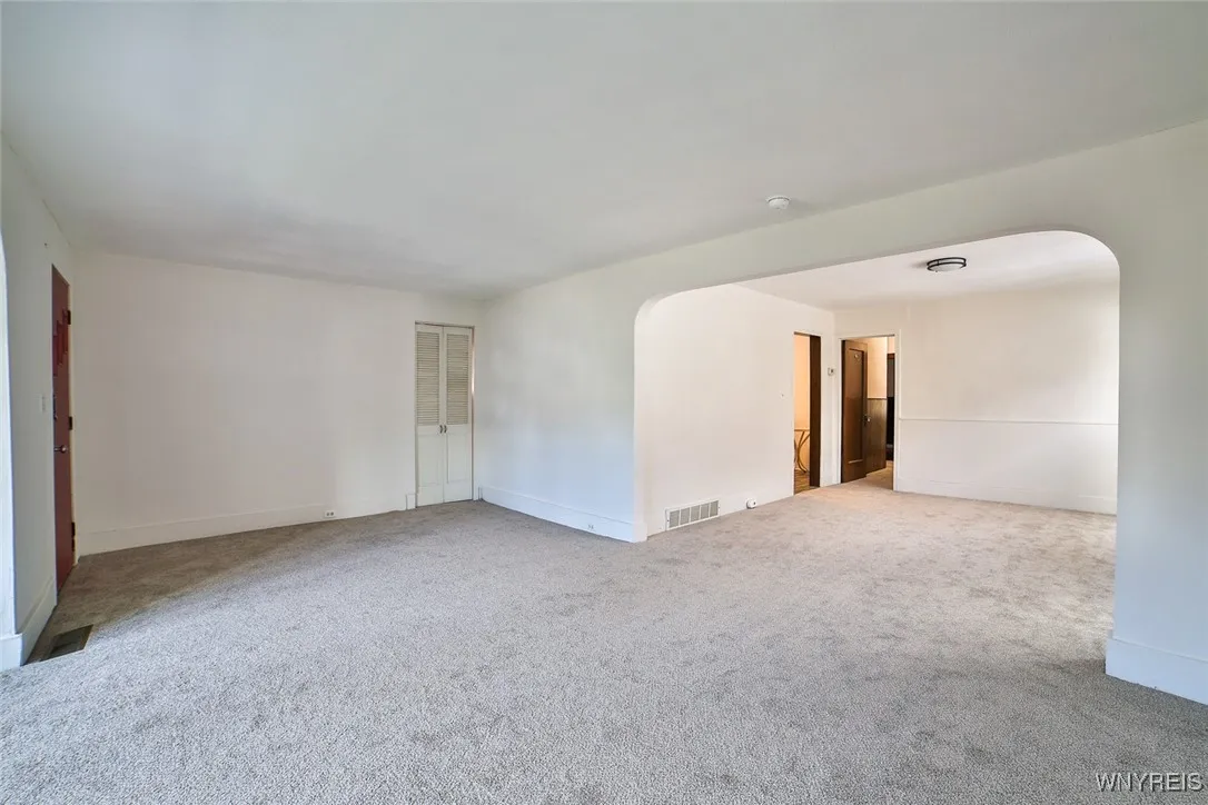 24 North Park Avenue 1, Buffalo, New York 14216, Buffalo, New York 14216, 3 Bedrooms Bedrooms, 6 Rooms Rooms,1 BathroomBathrooms,Residential Lease,For Rent,24 North Park Avenue 1, Buffalo, New York 14216,B1619562