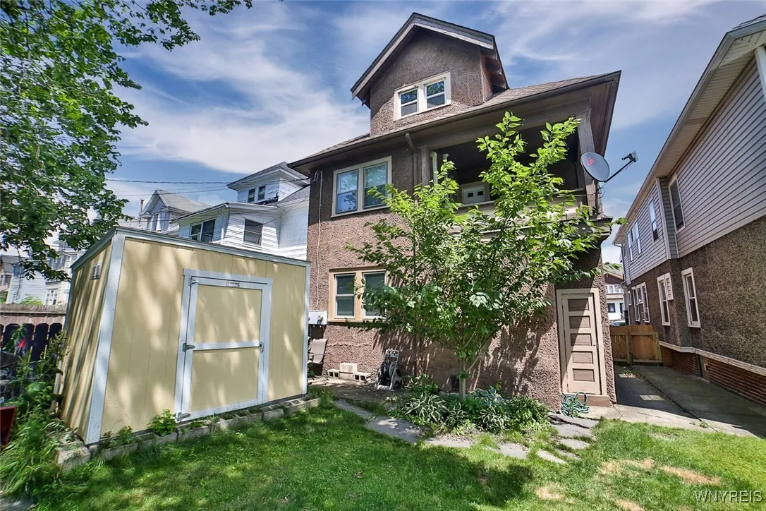 24 North Park Avenue 1, Buffalo, New York 14216, Buffalo, New York 14216, 3 Bedrooms Bedrooms, 6 Rooms Rooms,1 BathroomBathrooms,Residential Lease,For Rent,24 North Park Avenue 1, Buffalo, New York 14216,B1619562
