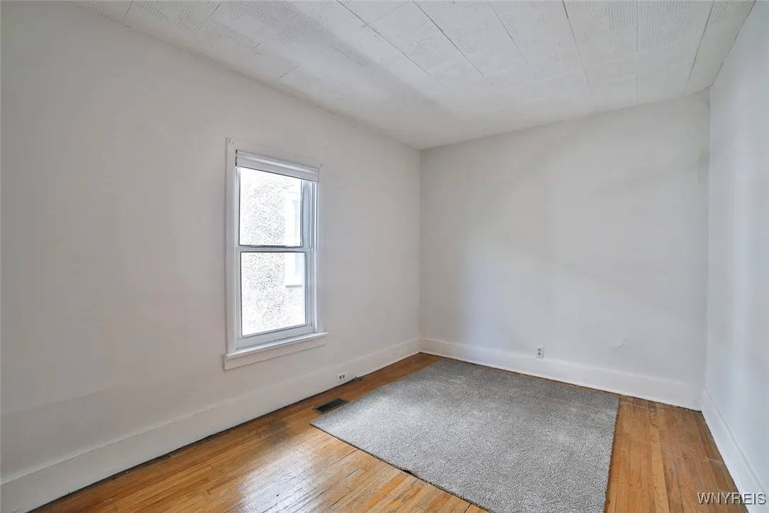 24 North Park Avenue 1, Buffalo, New York 14216, Buffalo, New York 14216, 3 Bedrooms Bedrooms, 6 Rooms Rooms,1 BathroomBathrooms,Residential Lease,For Rent,24 North Park Avenue 1, Buffalo, New York 14216,B1619562