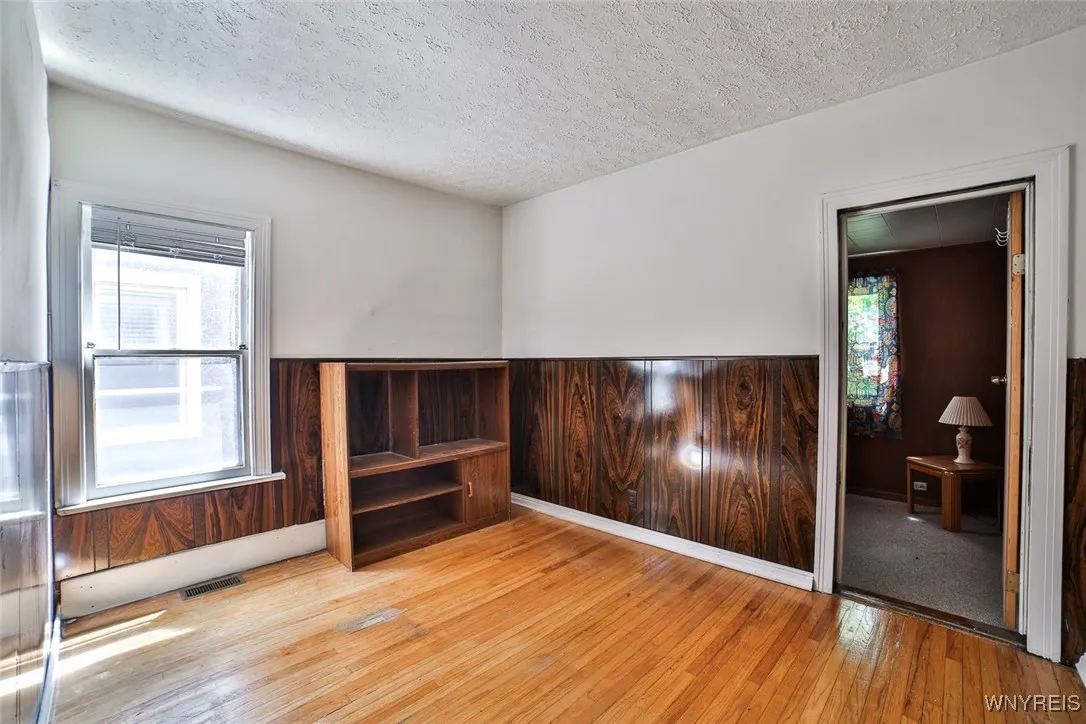 24 North Park Avenue 1, Buffalo, New York 14216, Buffalo, New York 14216, 3 Bedrooms Bedrooms, 6 Rooms Rooms,1 BathroomBathrooms,Residential Lease,For Rent,24 North Park Avenue 1, Buffalo, New York 14216,B1619562