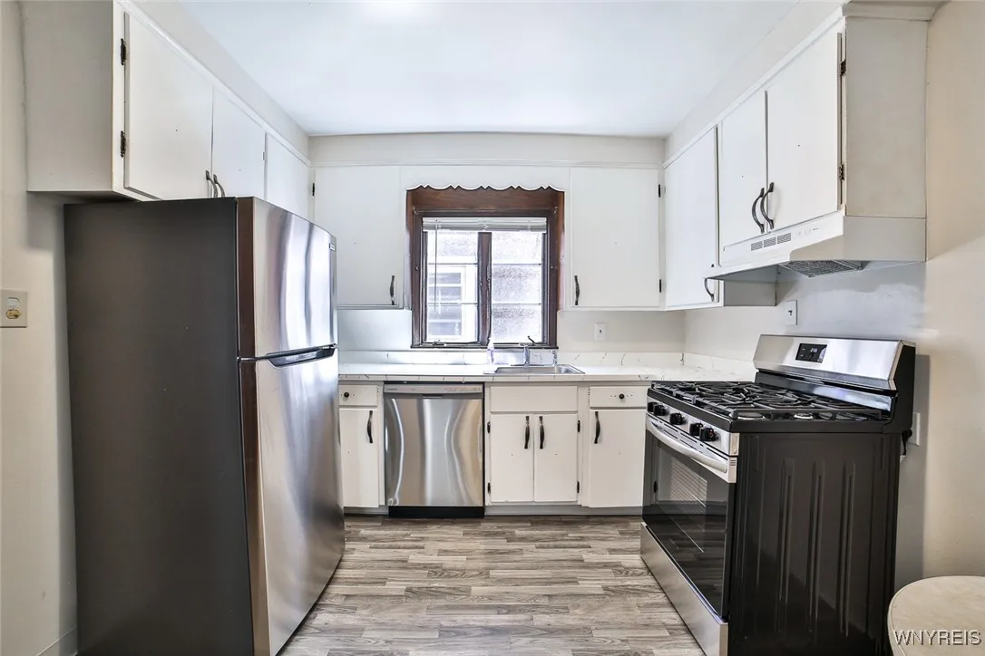 24 North Park Avenue 1, Buffalo, New York 14216, Buffalo, New York 14216, 3 Bedrooms Bedrooms, 6 Rooms Rooms,1 BathroomBathrooms,Residential Lease,For Rent,24 North Park Avenue 1, Buffalo, New York 14216,B1619562