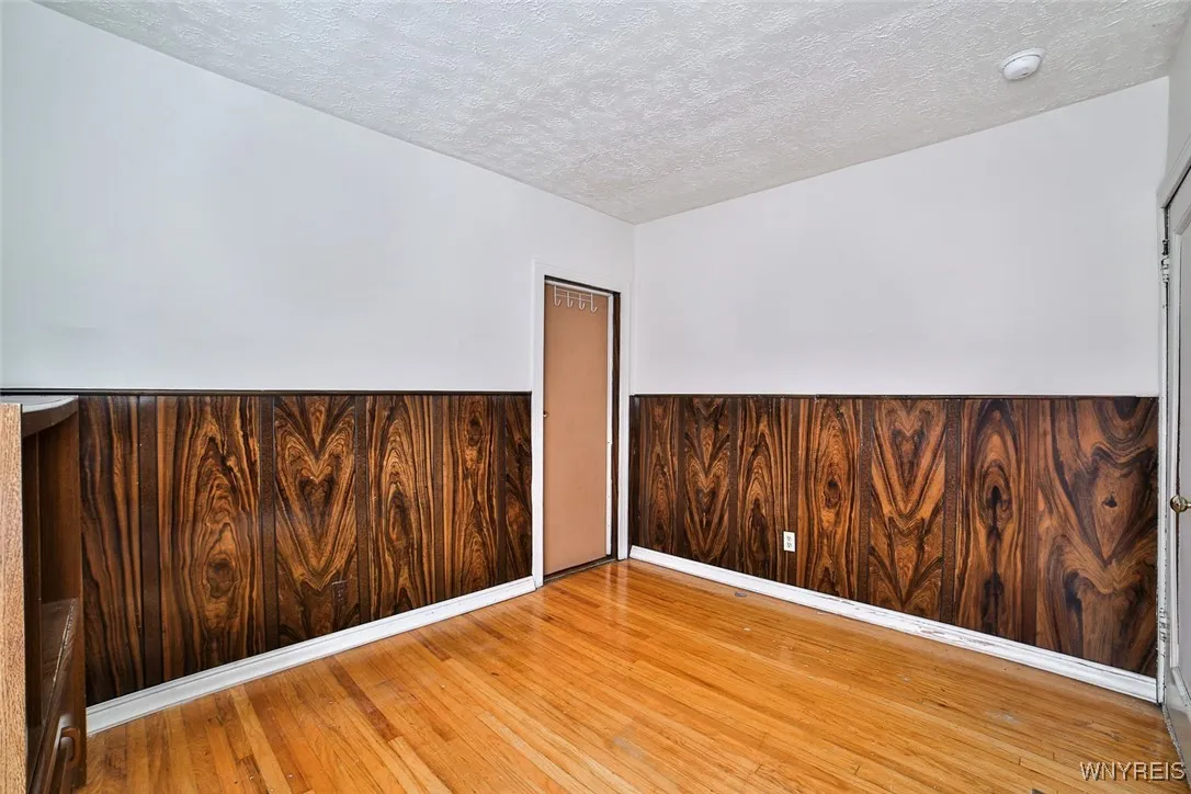 24 North Park Avenue 1, Buffalo, New York 14216, Buffalo, New York 14216, 3 Bedrooms Bedrooms, 6 Rooms Rooms,1 BathroomBathrooms,Residential Lease,For Rent,24 North Park Avenue 1, Buffalo, New York 14216,B1619562