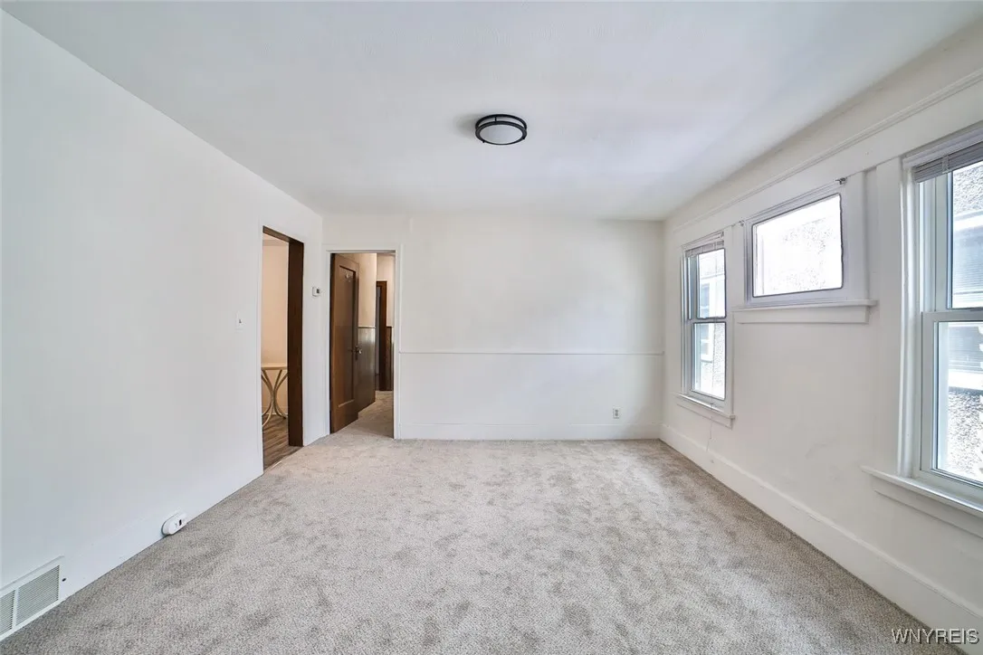 24 North Park Avenue 1, Buffalo, New York 14216, Buffalo, New York 14216, 3 Bedrooms Bedrooms, 6 Rooms Rooms,1 BathroomBathrooms,Residential Lease,For Rent,24 North Park Avenue 1, Buffalo, New York 14216,B1619562