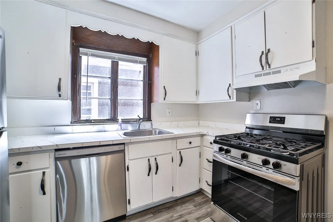 24 North Park Avenue 1, Buffalo, New York 14216, Buffalo, New York 14216, 3 Bedrooms Bedrooms, 6 Rooms Rooms,1 BathroomBathrooms,Residential Lease,For Rent,24 North Park Avenue 1, Buffalo, New York 14216,B1619562